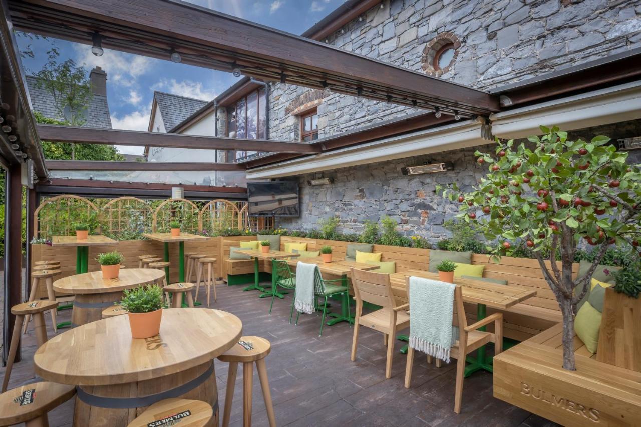 Court Yard Hotel Leixlip Exteriör bild