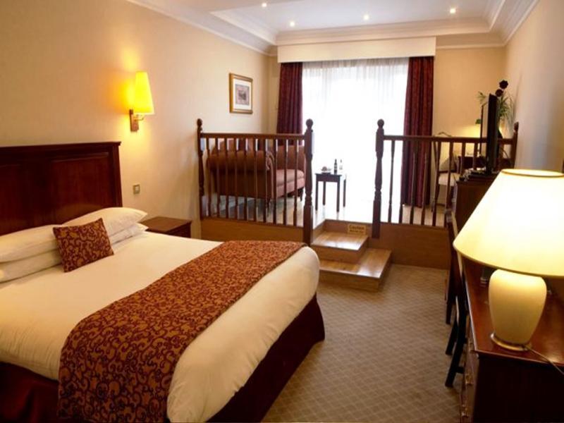 Court Yard Hotel Leixlip Exteriör bild