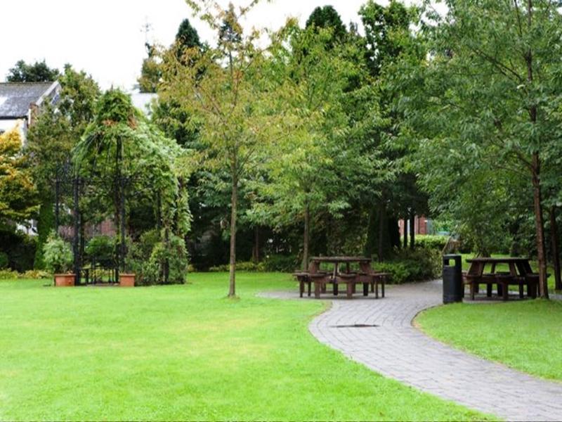 Court Yard Hotel Leixlip Exteriör bild