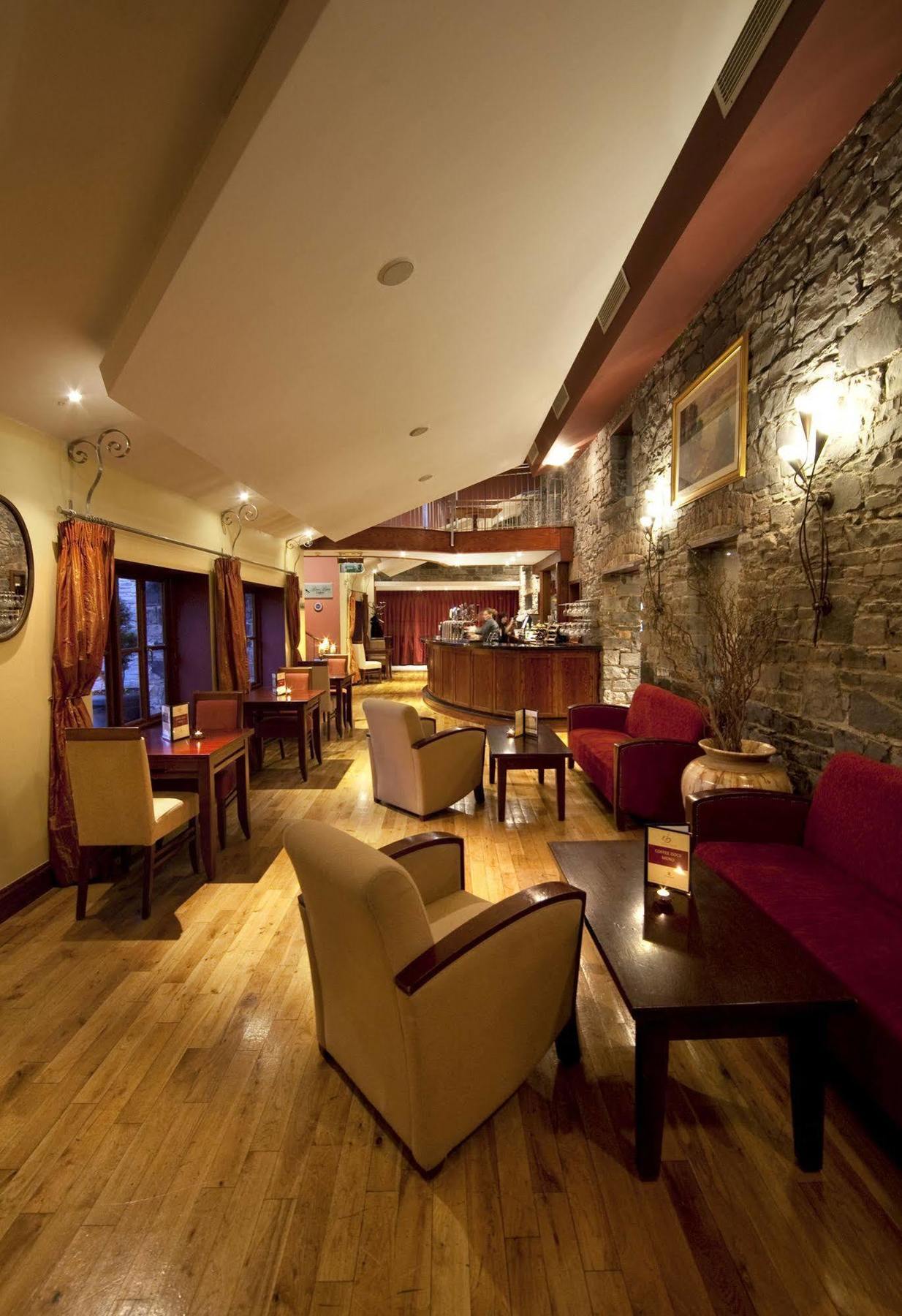 Court Yard Hotel Leixlip Exteriör bild